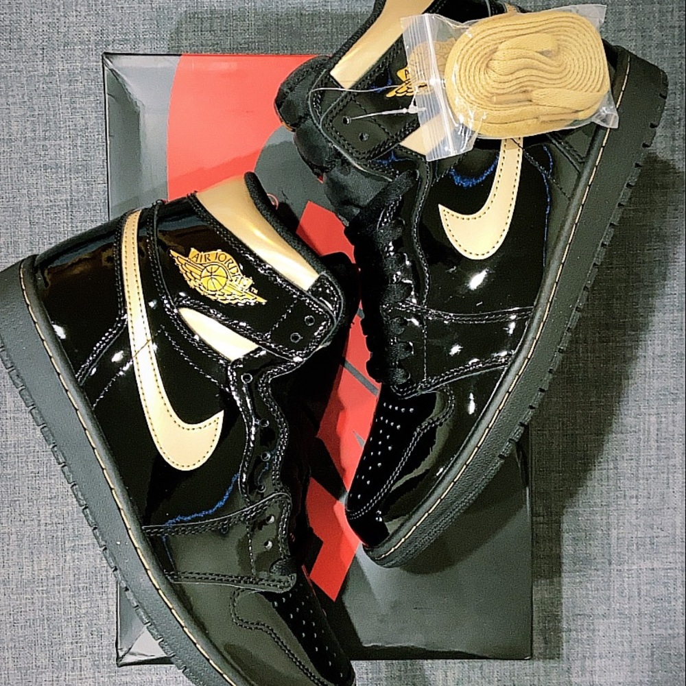 AJ1 Retro High OG “Metallic Gold”